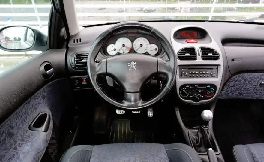 Peugeot 206 1.4 benzyna - co tankować, ile pali, czy LPG?