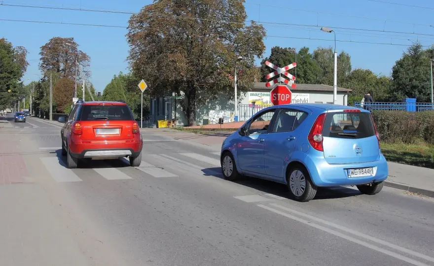 Mijanie na drodze - jak robić to bezpiecznie i bez mandatów?