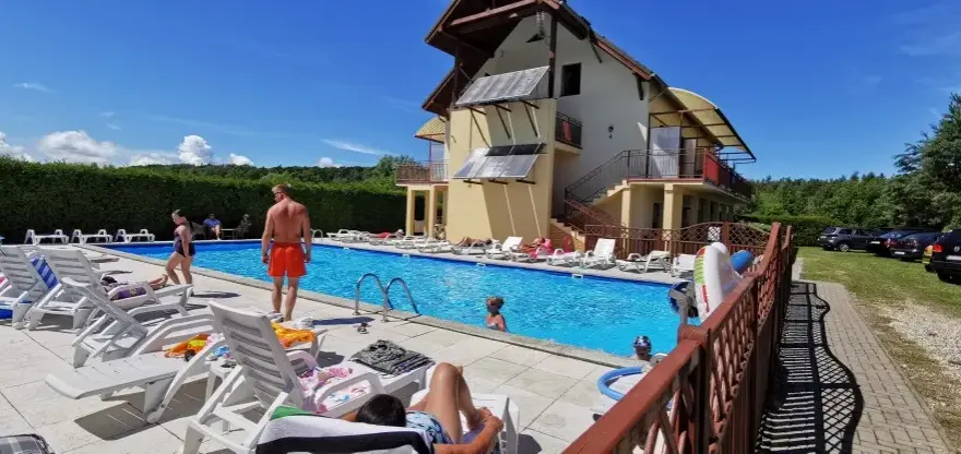 Noclegi nad morzem 2026: Jak znaleźć idealne miejsce i zaoszczędzić?