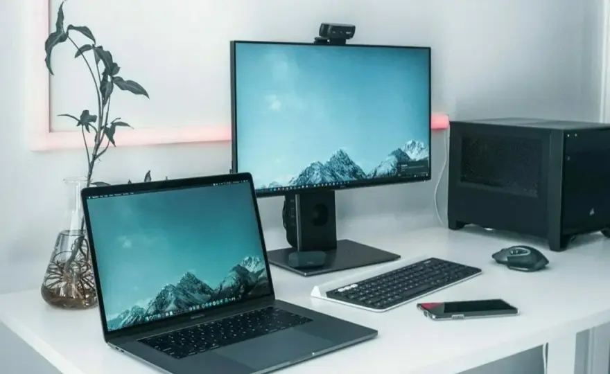 Jak przełączyć ekran z laptopa na monitor - łatwe kroki i porady