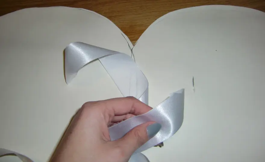 Jak uszyć strój anioła DIY? Prosty poradnik krok po kroku