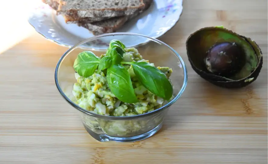 Pasta jajeczna z awokado - przepis na idealną konsystencję