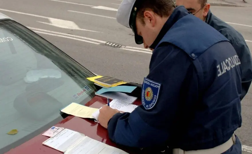 Revisione auto scaduta - Multe, rischi e cosa fare subito