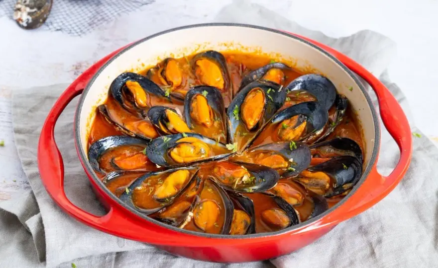 Mejillones en salsa marinera, receta fácil y bien ligada