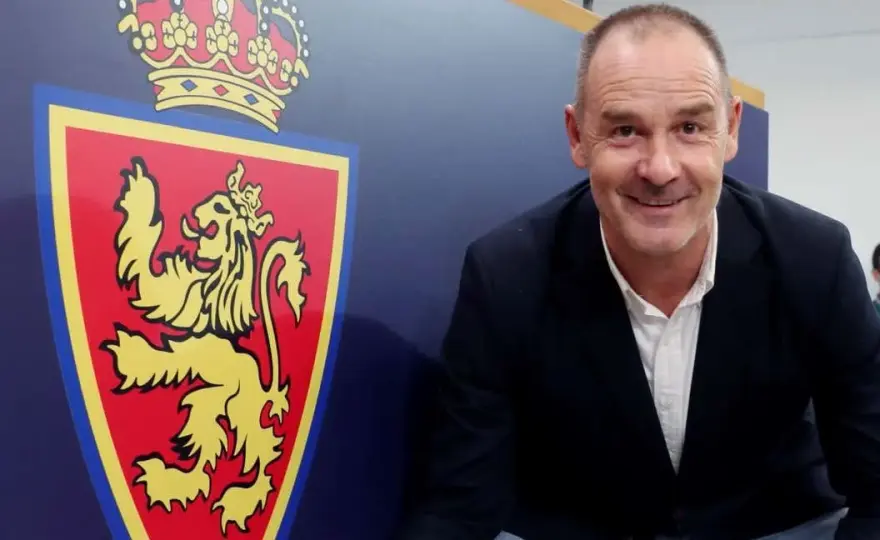 Quién es el entrenador del Zaragoza y qué cambios ha traído