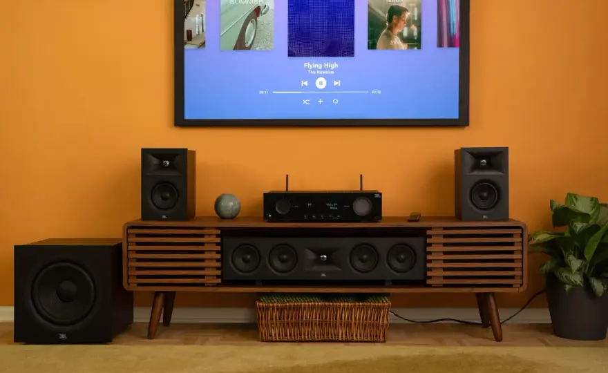 Jak połączyć dwa głośniki JBL i uzyskać lepsze brzmienie w stereo