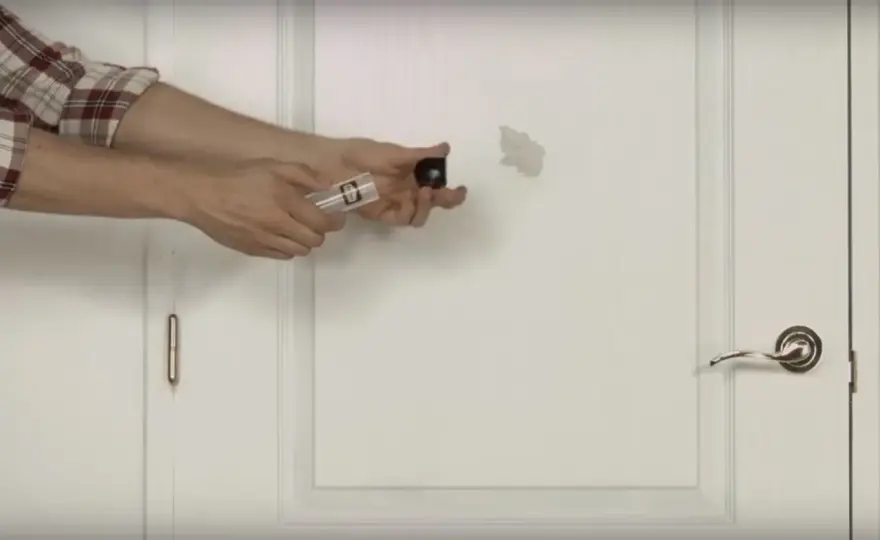 Réparer un trou dans une porte - Guide complet et astuces