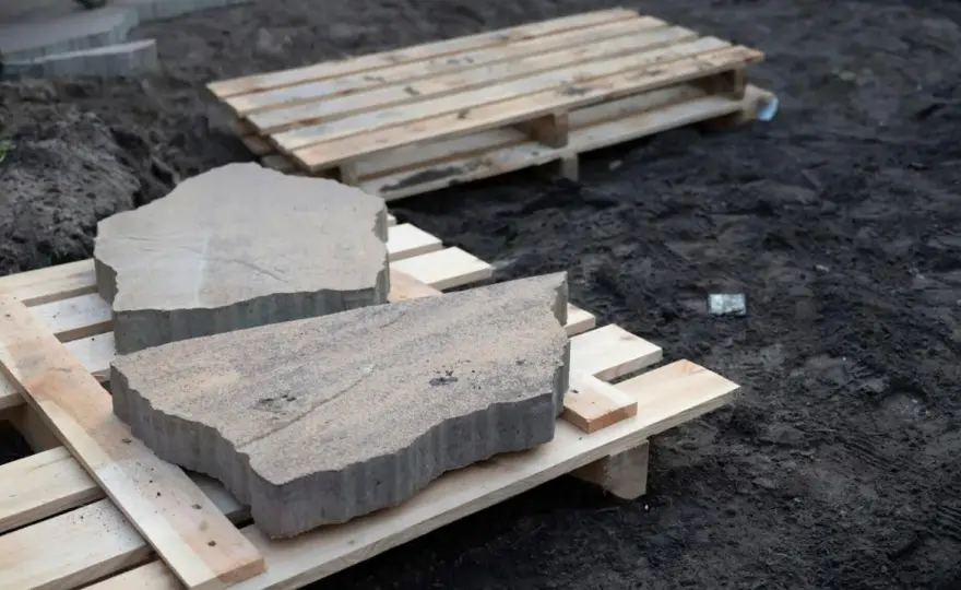 Układanie kamienia betonowego DIY: Kompletny poradnik krok po kroku
