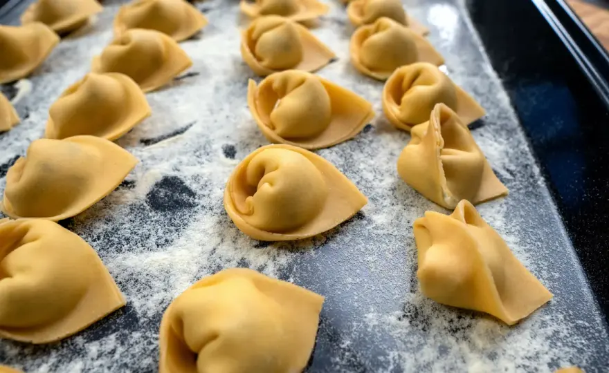 Tortellini selber machen - Perfekter Teig, Füllung & Form