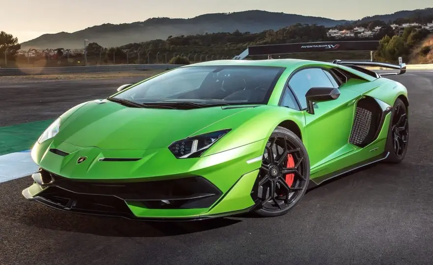 Lamborghini Aventador - wersje, osiągi i koszty przed zakupem