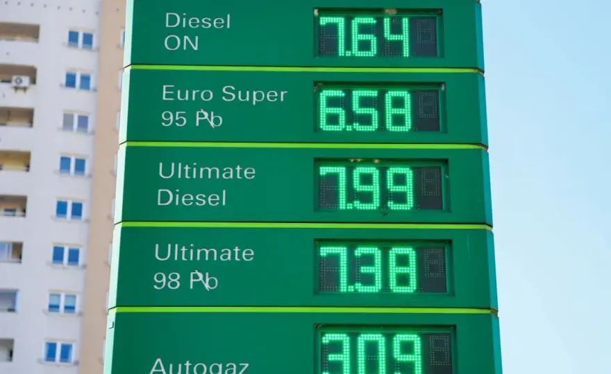 Dlaczego diesel droższy niż benzyna? Prawda o cenach paliw