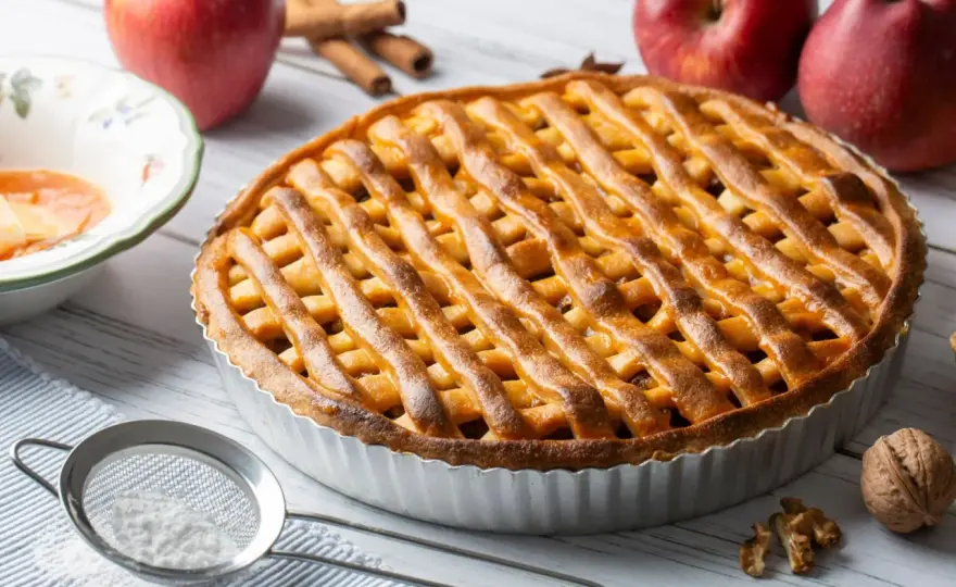 Tarta z jabłkami - idealnie krucha. Jak ją zrobić?