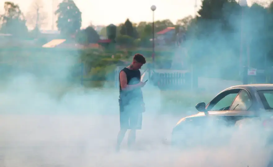 Siwy dym z diesla - Diagnoza i naprawa krok po kroku