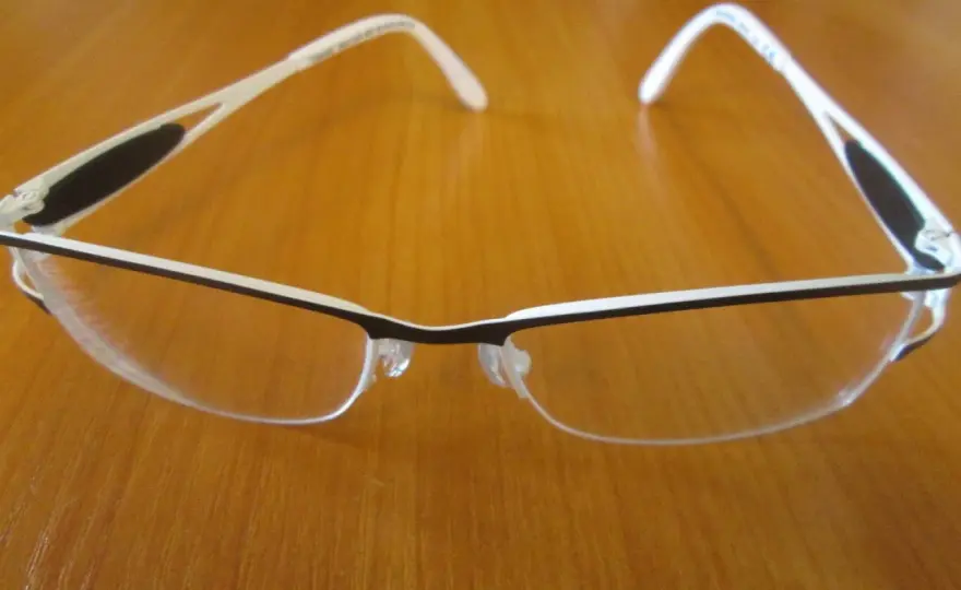Ile trwa gwarancja na okulary Vision Express i co obejmuje?