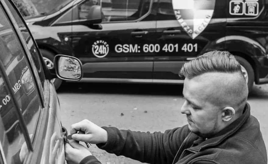 Zatrzaśnięte kluczyki? Otwórz auto bez kluczyka! Poradnik eksperta