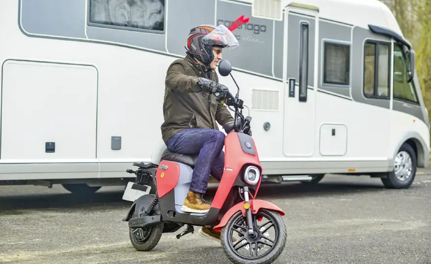 Charger un scooter en soute de camping-car - Le guide complet