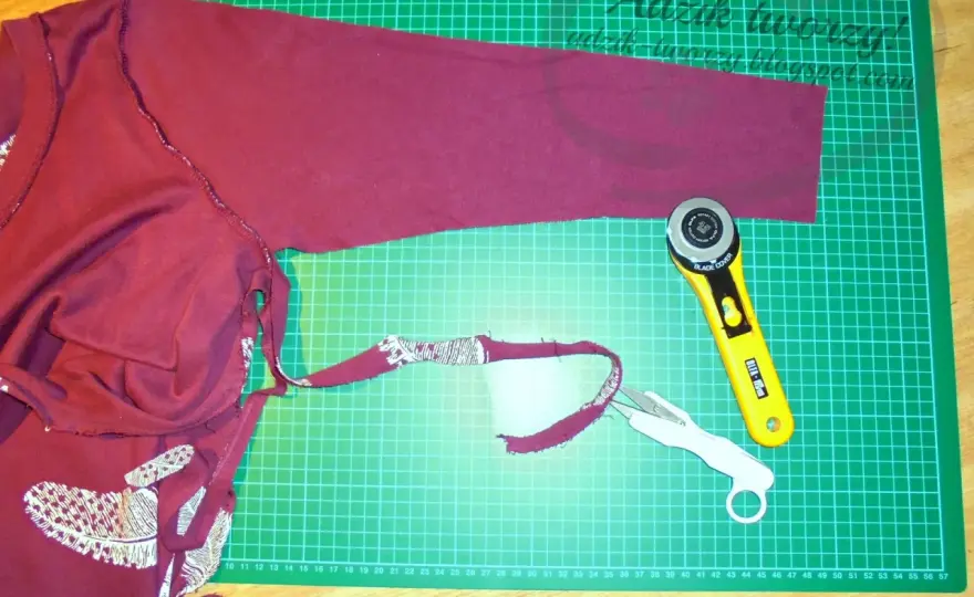 Jak skrócić bluzę? DIY poradnik: z szyciem, bez i ze ściągaczem!