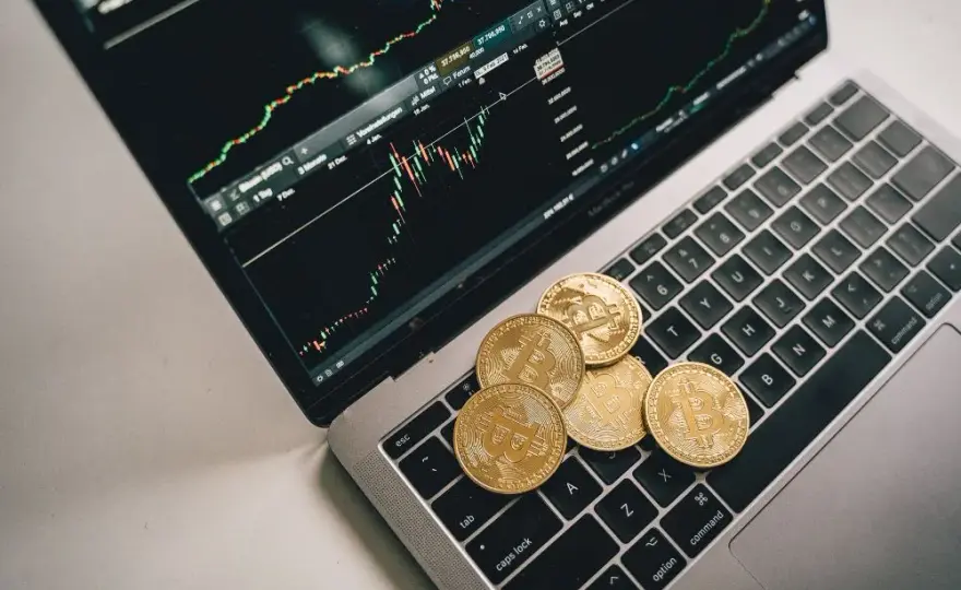 Czym jest liquidity mining? Zrozumienie ryzyk i korzyści