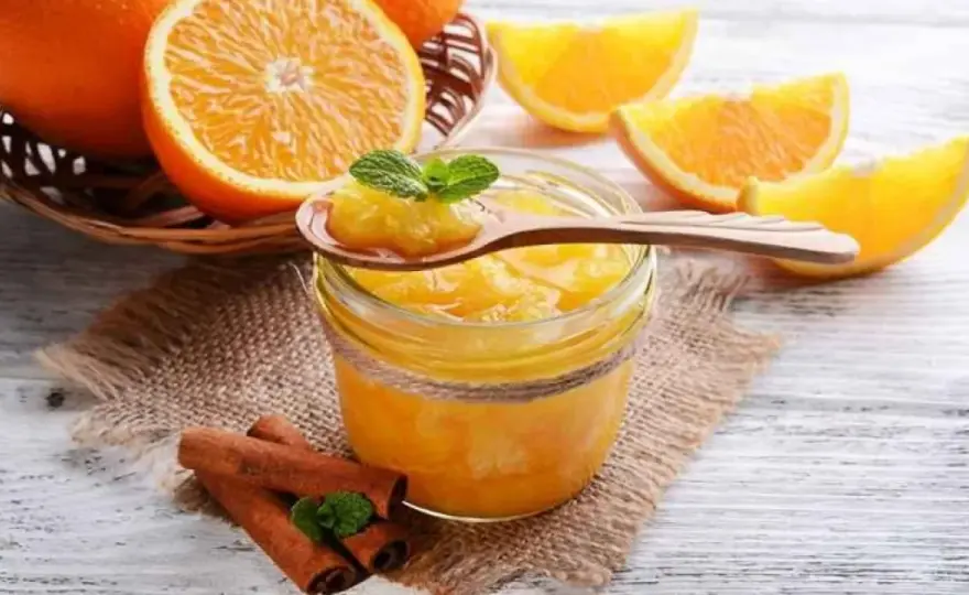 Mermelada de naranja casera con el punto perfecto