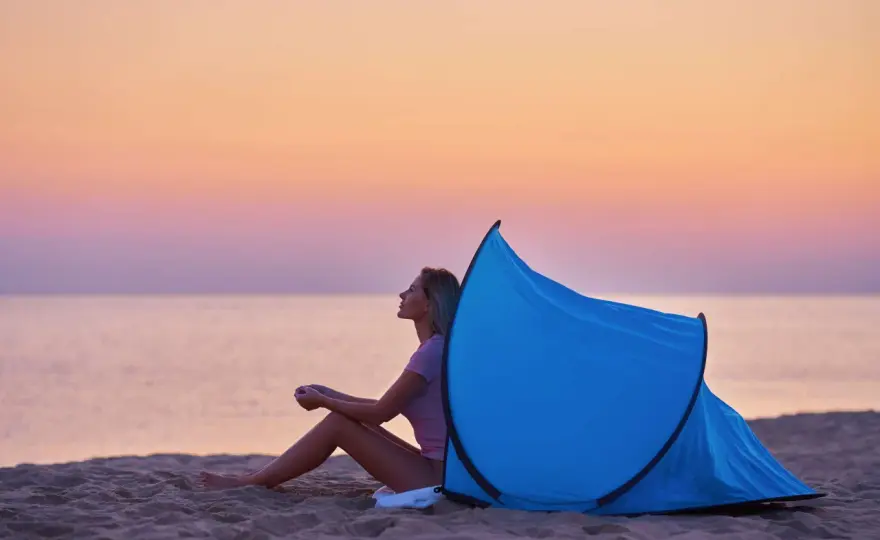 Jak złożyć namiot plażowy pop-up? Szybka instrukcja krok po kroku