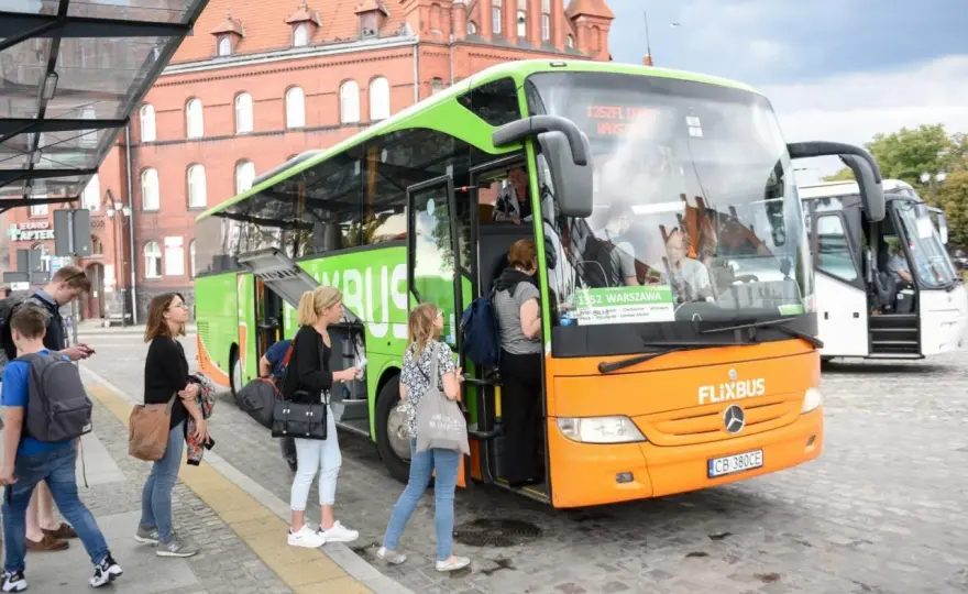 Flixbus Wrocław: Gdzie czeka Twój autobus? Adres i perony
