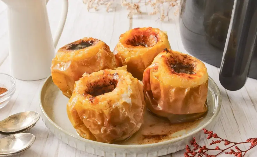 Manzanas asadas en freidora de aire tiernas y jugosas