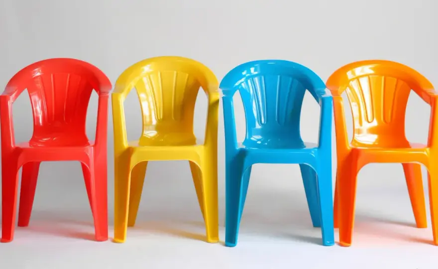 Czym pomalować plastik? Trwałe efekty krok po kroku!