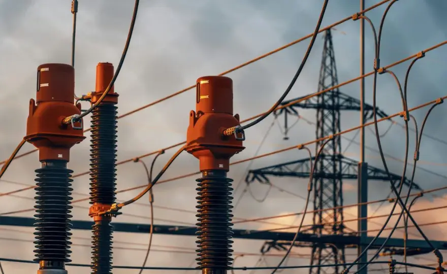 Odległości od linii energetycznych napowietrznych - Tabela i zasady