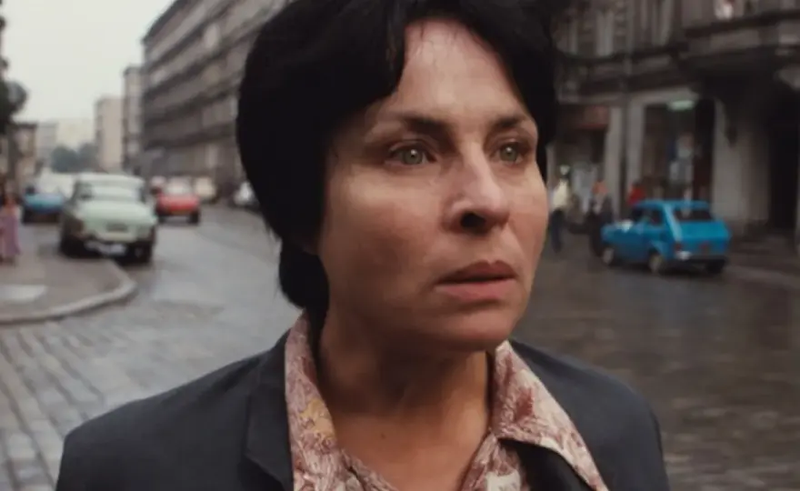 Kobieta samotna (1981): Film, cenzura i historie, które wciąż poruszają
