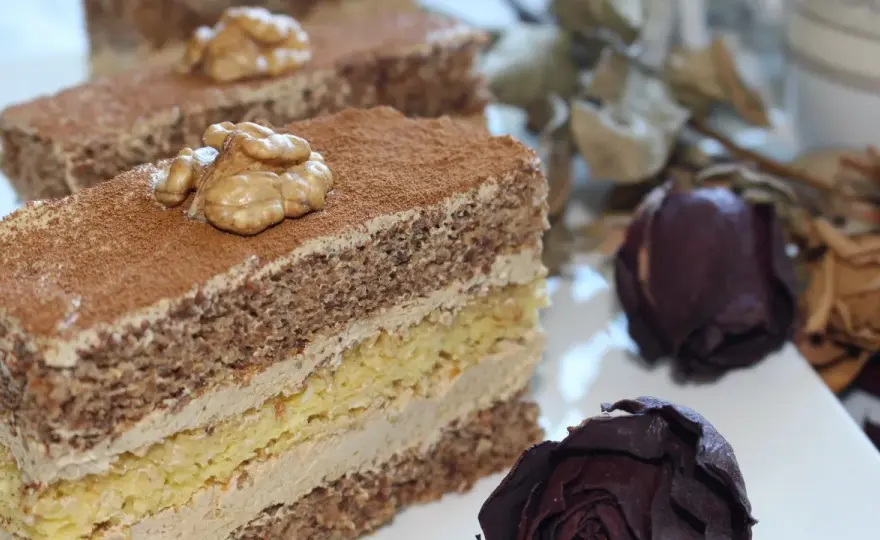 Ciasto jak tort: proste przepisy na pyszne ciasta tortowe