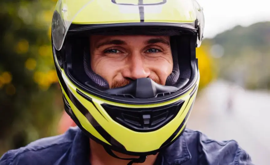 Jak dobrać kask motocyklowy? Mierz głowę jak ekspert!