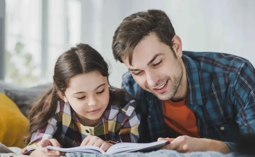 ¿Sirve estudiar en voz alta? Cuándo funciona de verdad