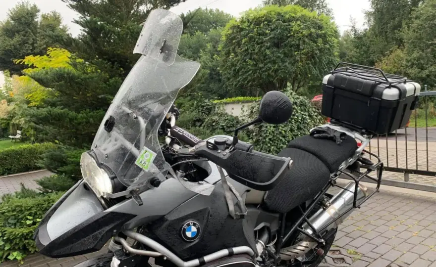 Koniec z szumem! Jak dobrać deflektor motocyklowy krok po kroku?