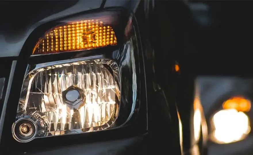 Luces de cruce: ¿Sabes cómo funcionan y repararlas?