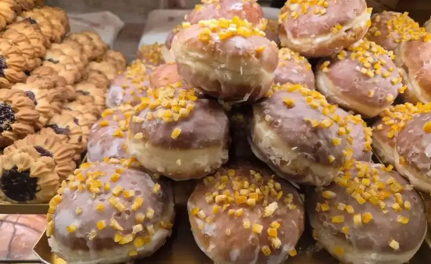 Gdzie kupić wegańskie pączki w Warszawie? Sprawdź najlepsze miejsca
