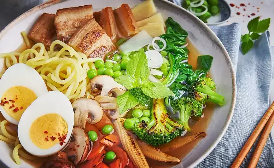 Jak gotować makaron ramen, aby uniknąć sklejania i uzyskać smak