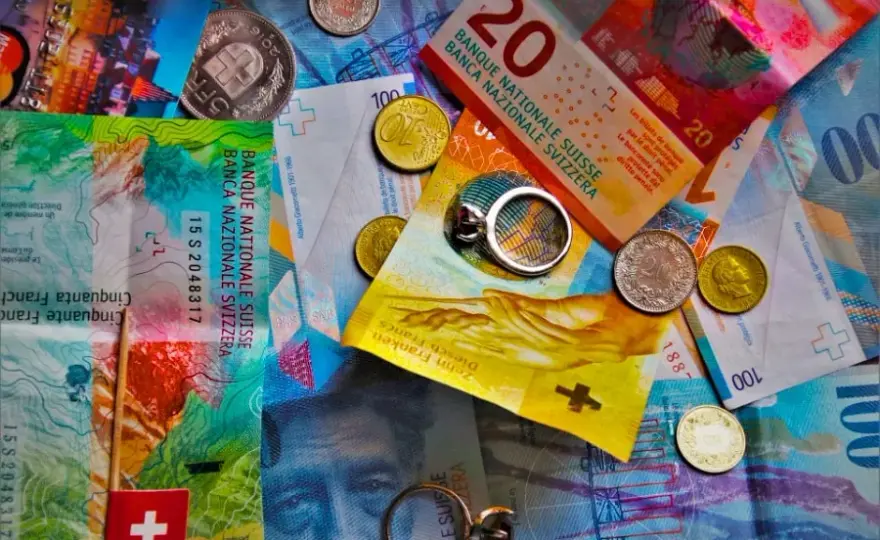 Czy warto spłacić kredyt we frankach? Uniknij dużych strat finansowych