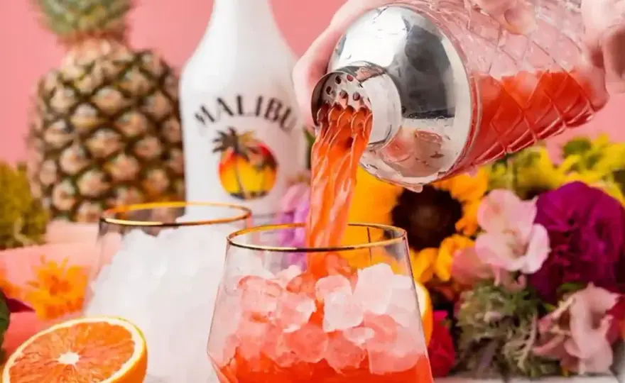 Najlepsze drinki z Malibu: Przepisy na orzeźwiające koktajle