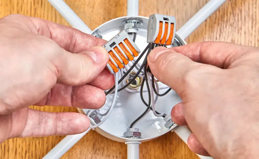 Halogeny w suficie podwieszanym - Schemat podłączenia 230V/12V