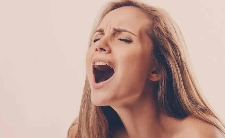 Orgazm podczas snu czy to grzech? Prawda o nocnych przyjemnościach