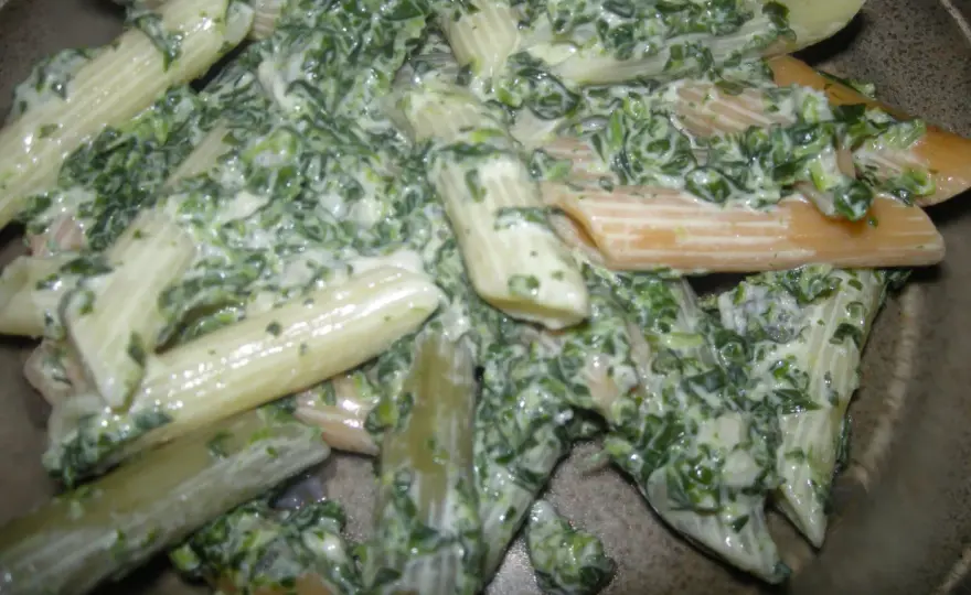 Makaron ze szpinakiem i serem pleśniowym - idealny przepis!