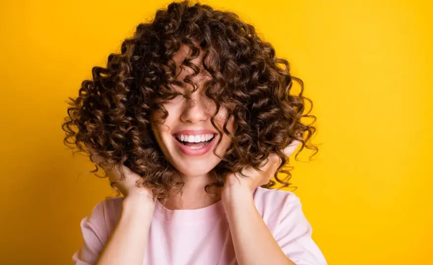 Cómo hidratar el cabello después de una permanente sin perder la forma