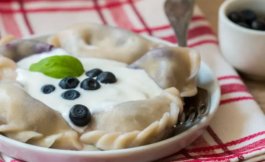 Pierogi z borówkami - idealne ciasto, farsz, gotowanie