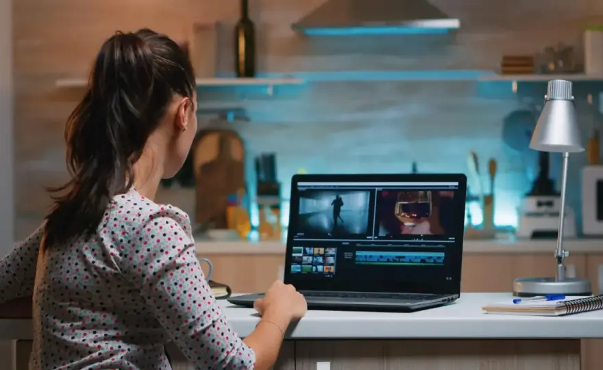 Na czym oglądać filmy w internecie? Oto najlepsze platformy i porady