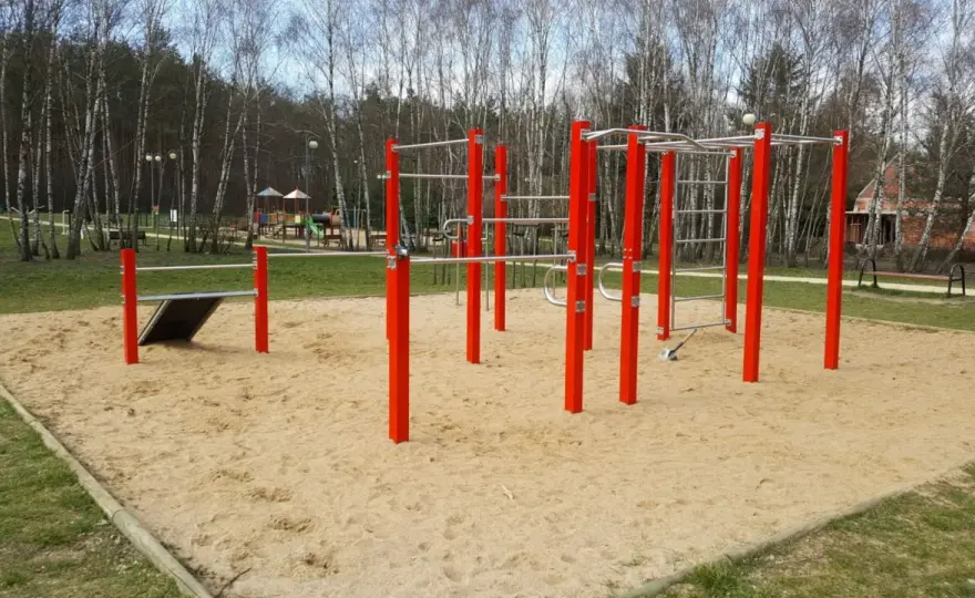 Siłownia plenerowa i plac zabaw: Poradnik dla rodzin i inwestorów