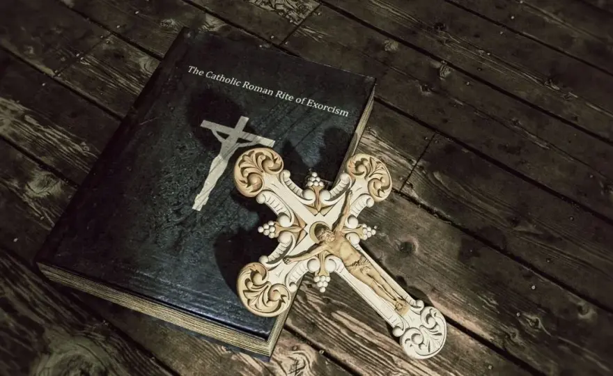 Jak rozpoznać opętanie od choroby psychicznej - kluczowe różnice