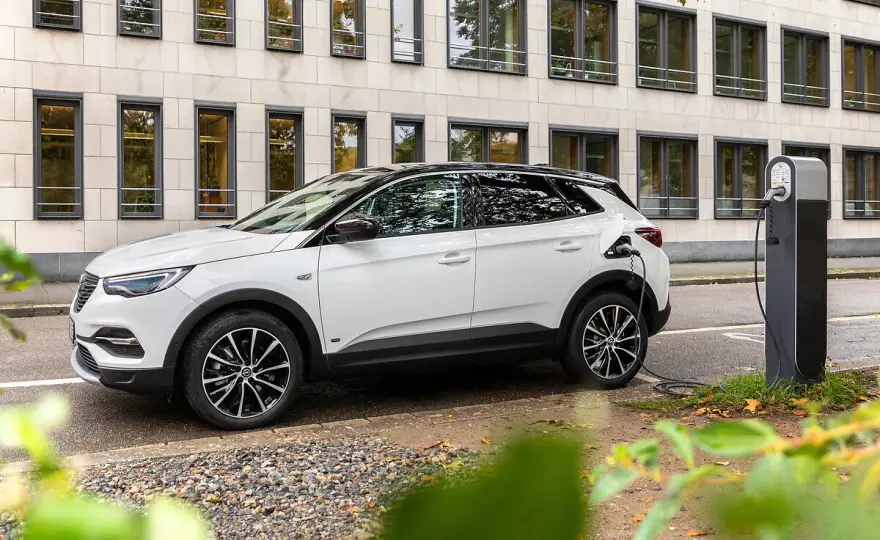 Hybryda plug-in - Czy to auto dla Ciebie? Sprawdź!