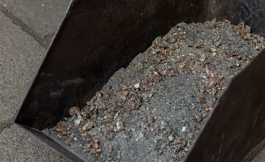 Dlaczego robią się spieki w piecu na pellet i jak ich unikać?