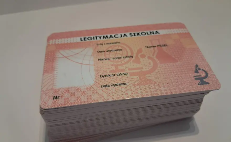Czy na legitymację szkolną można kupić alkohol? Sprawdź prawdę!