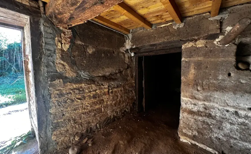 Maison en pisé - reconnaître les vrais risques avant de rénover